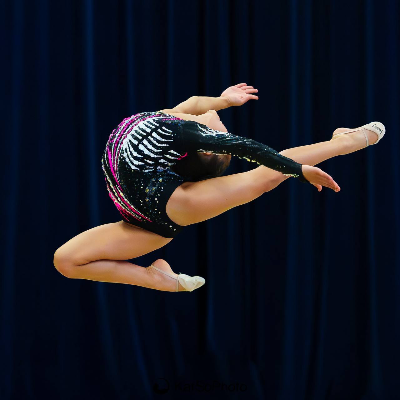 Split leap